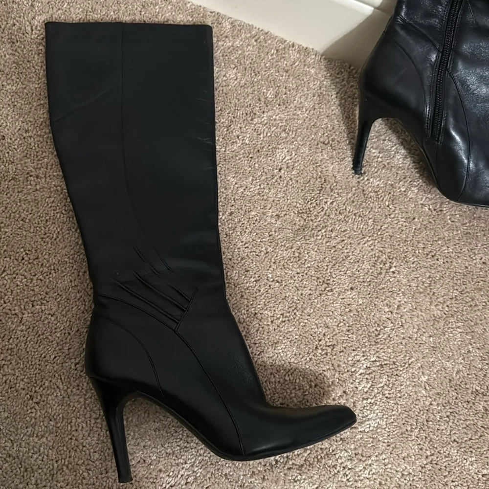 Nine West Women’s Black Leather Equestrian Stiletto Boots size 6 EUC - Picture 3 of 8